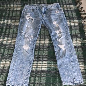 American eagle light blue washed denim jeans.